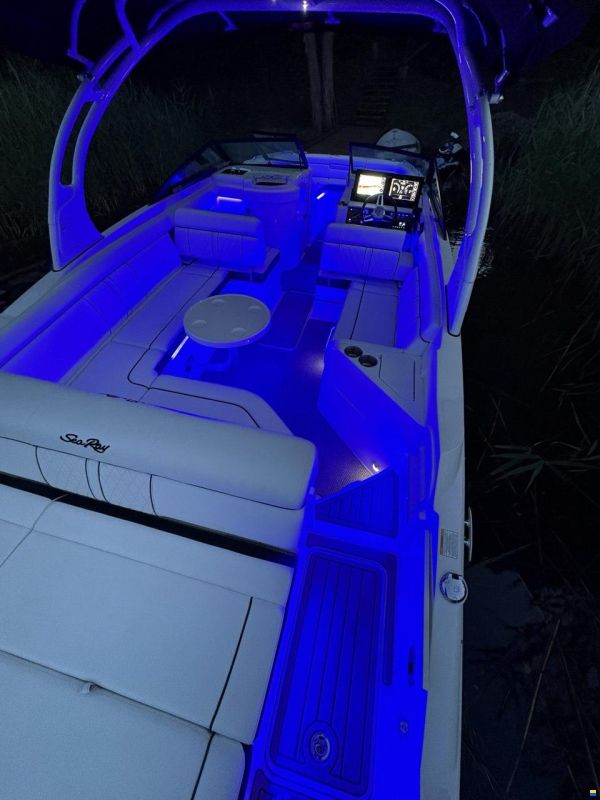 Sea Ray 270 Sundeck