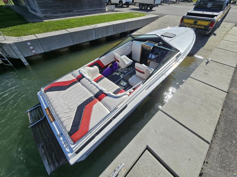 Century Ultra 2 - Mercruiser 454 Magnum