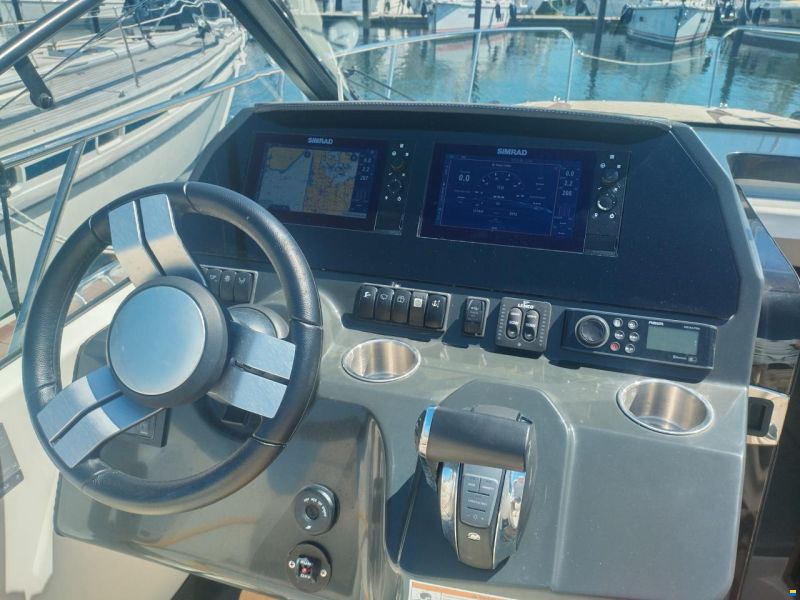 Quicksilver Activ 875 Sundeck