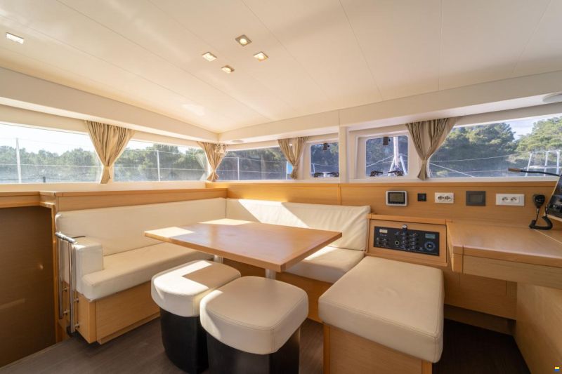 Lagoon 400S2