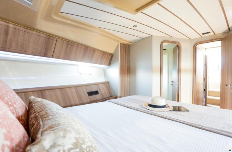 Ferretti 57
