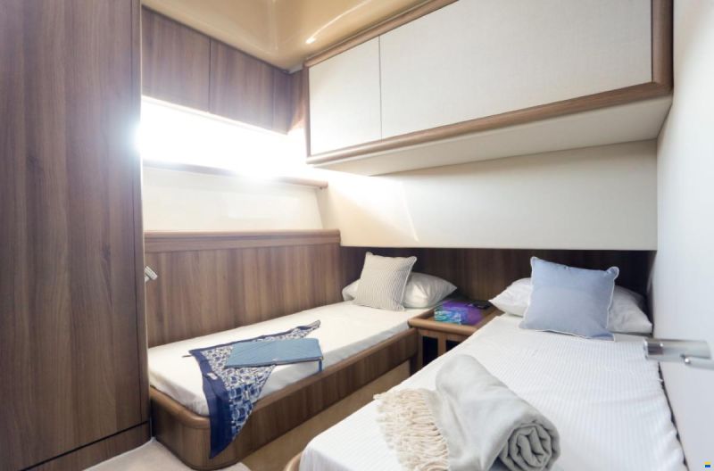 Ferretti 57