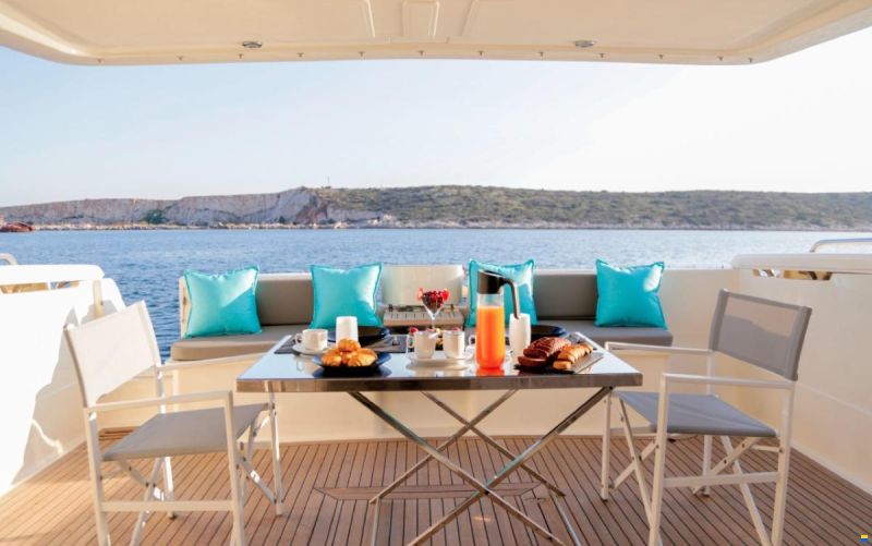 Ferretti 57