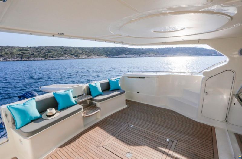 Ferretti 57