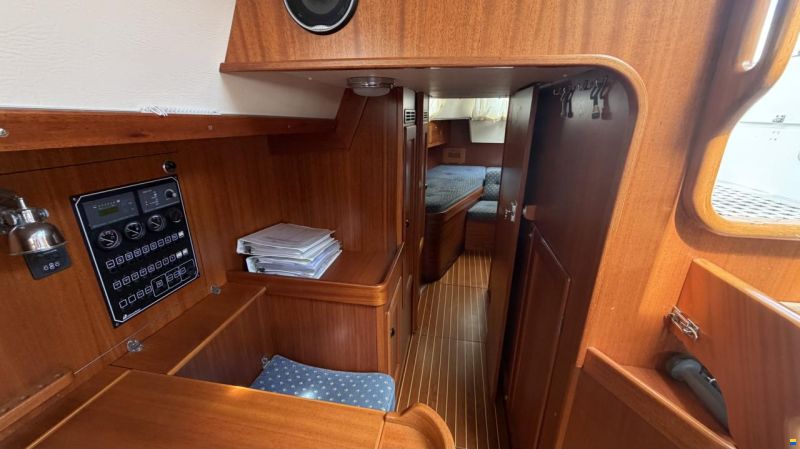 Hallberg-Rassy 37