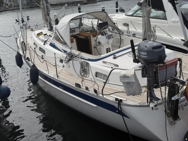 Hallberg-Rassy 37