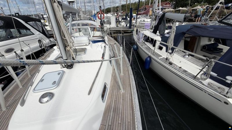 Hallberg-Rassy 37