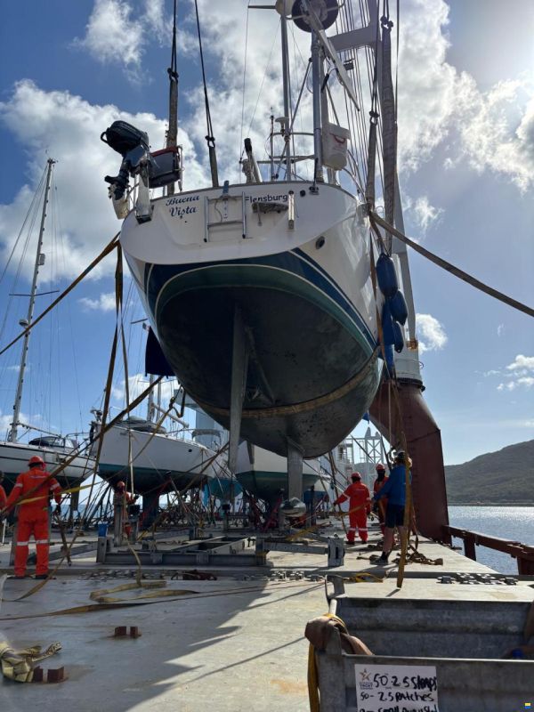 Hallberg-Rassy 37