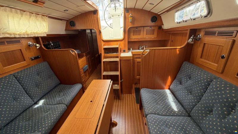 Hallberg-Rassy 37
