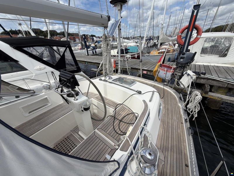 Hallberg-Rassy 37