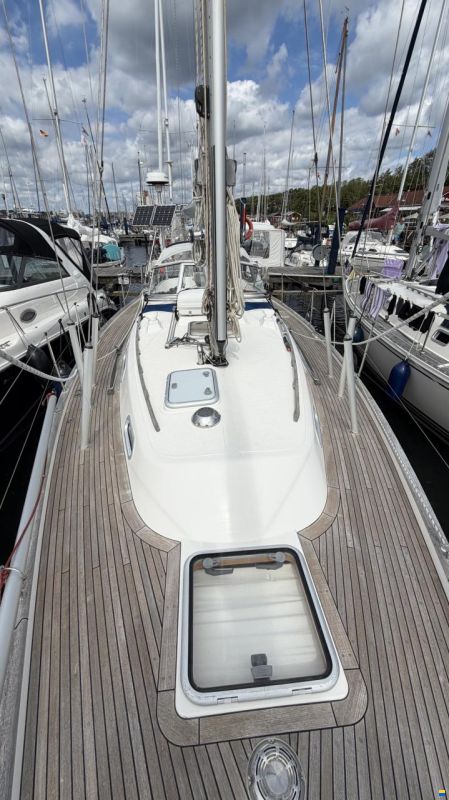 Hallberg-Rassy 37