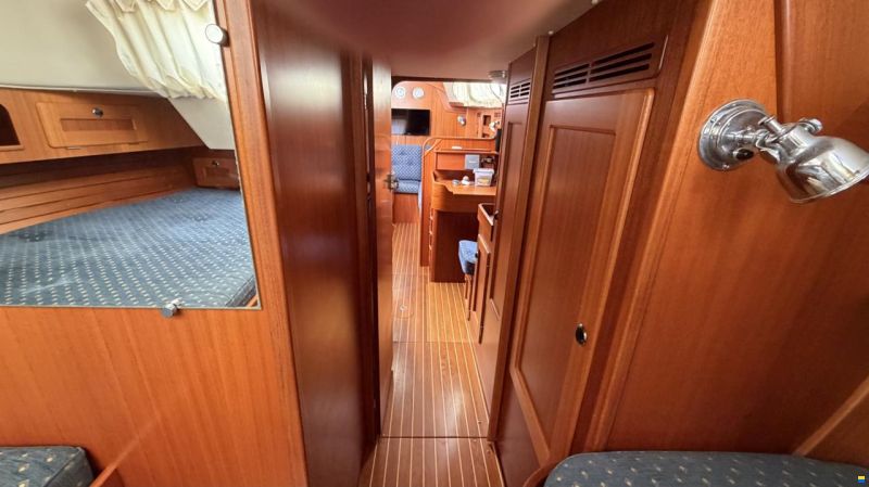 Hallberg-Rassy 37
