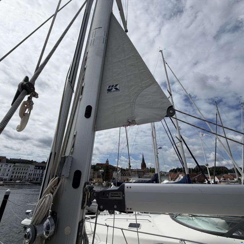 Hallberg-Rassy 37