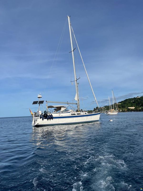 Hallberg-Rassy 37