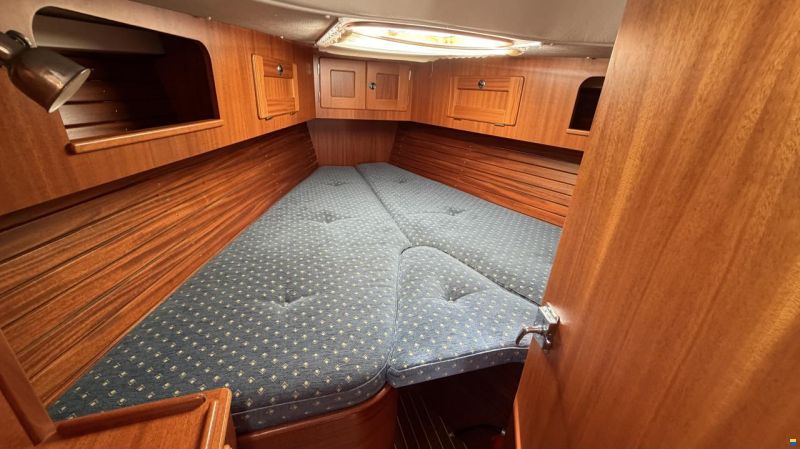 Hallberg-Rassy 37