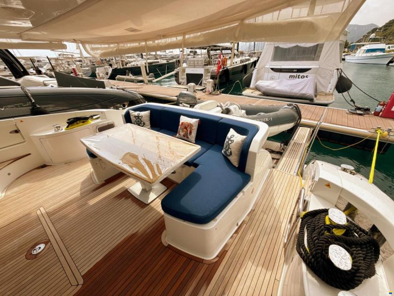 Azimut Flybridge 64