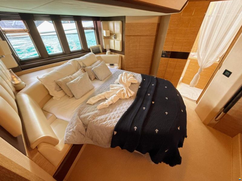 Azimut Flybridge 64