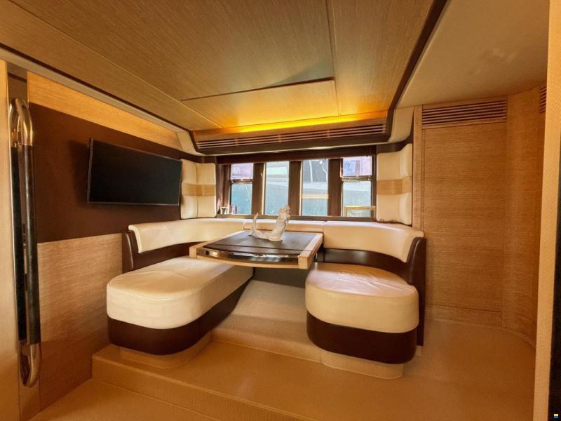 Azimut Flybridge 64
