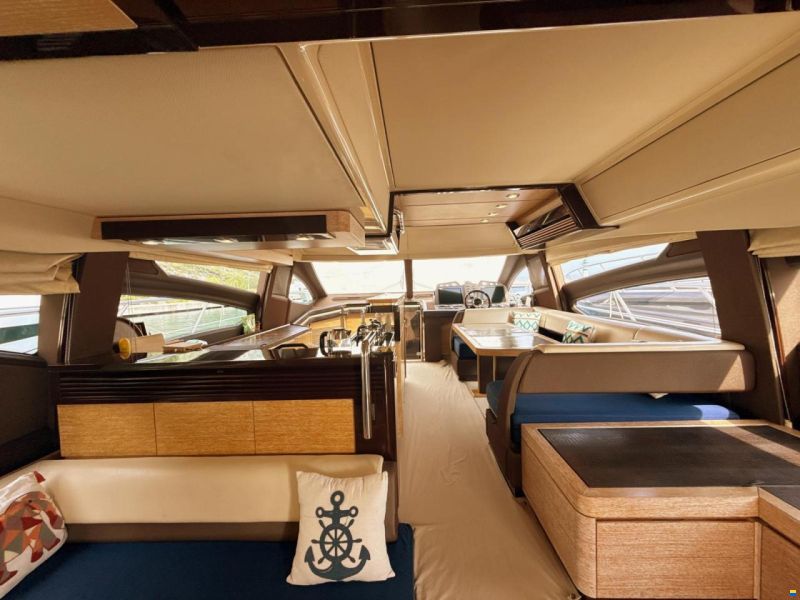 Azimut Flybridge 64