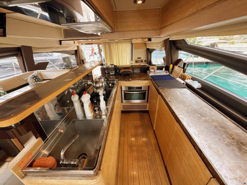 Azimut Flybridge 64