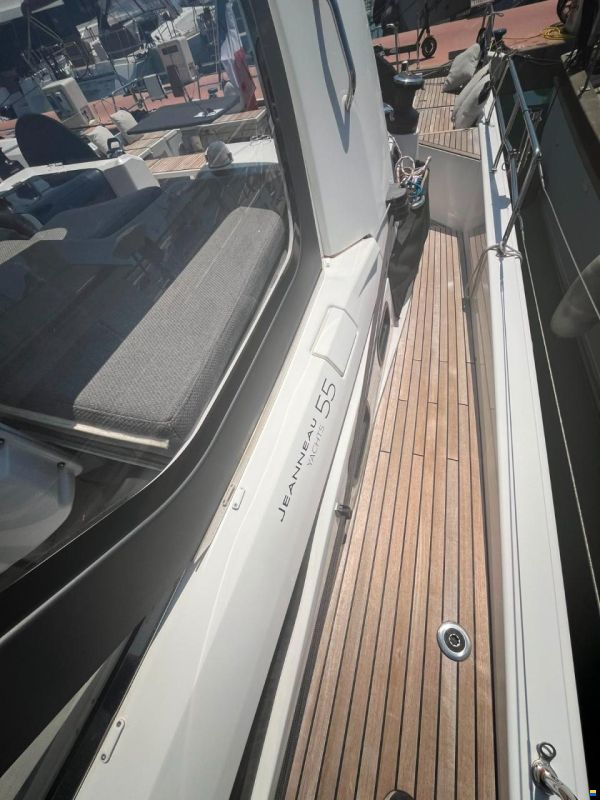 Jeanneau Yacht 55
