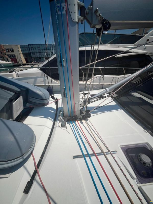 Jeanneau Yacht 55