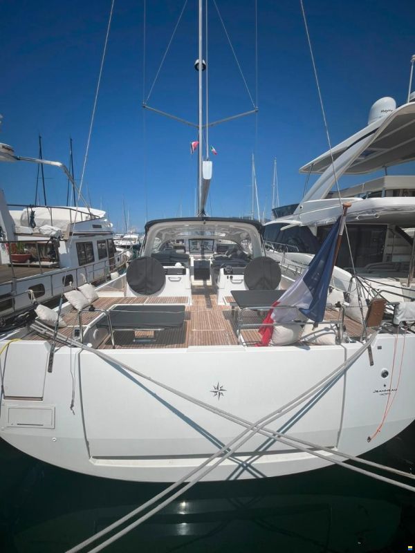 Jeanneau Yacht 55