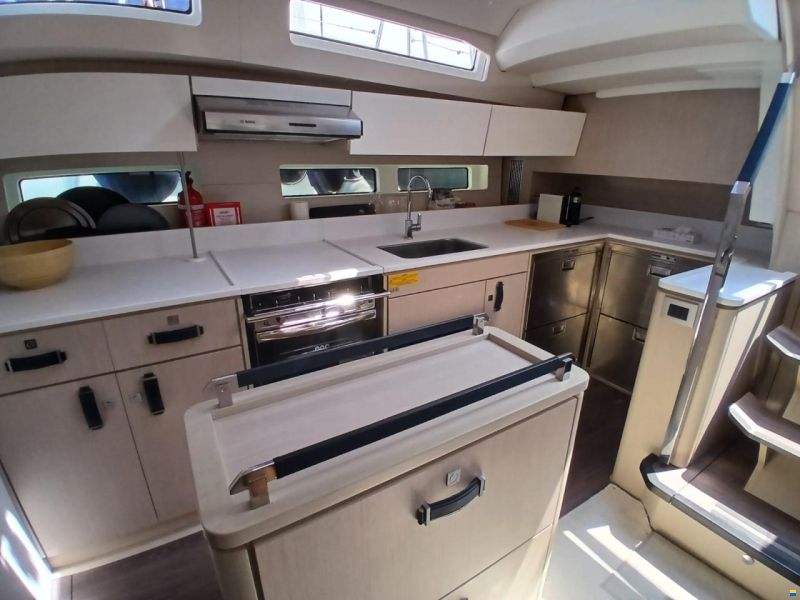 Jeanneau Yacht 55