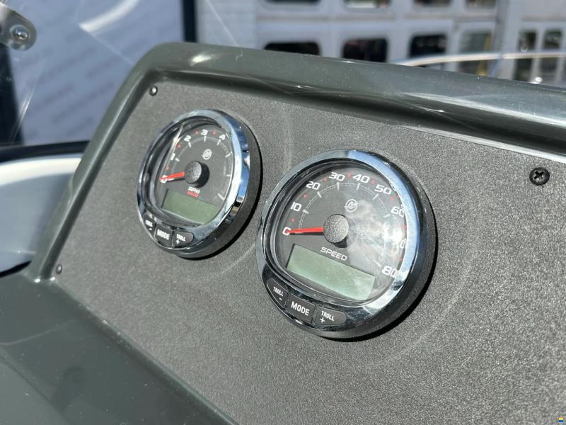 Quicksilver 605 Open