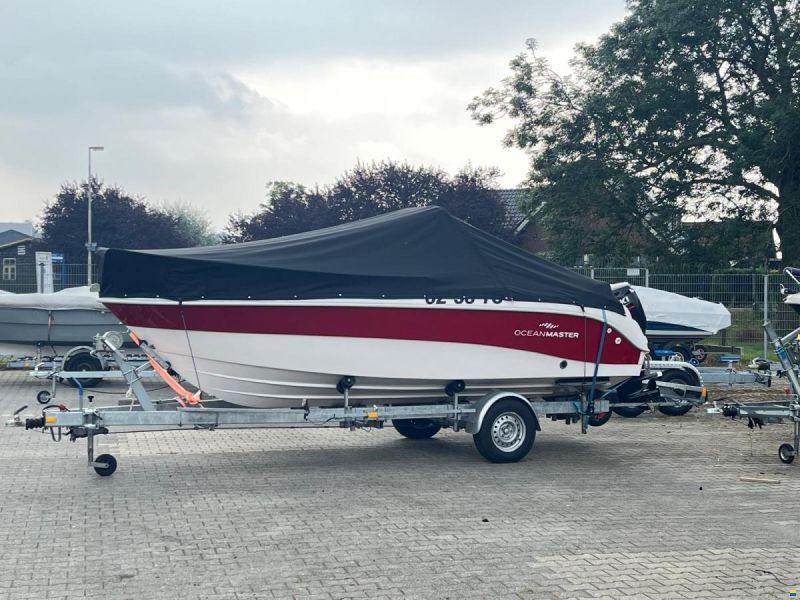 Ocean Master 550 Center Console