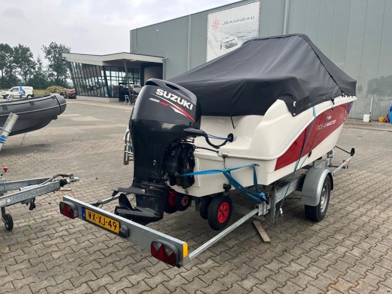 Ocean Master 550 Center Console