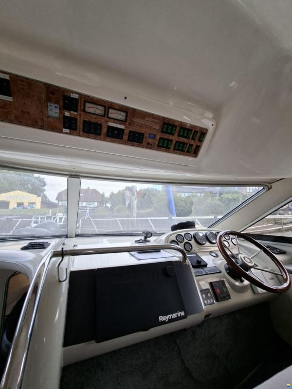Sealine 360 Statesman