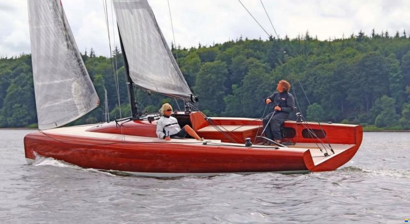 LA 28 Daysailer
