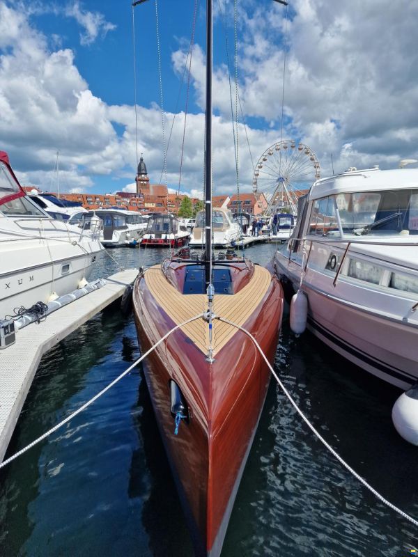 LA 28 Daysailer