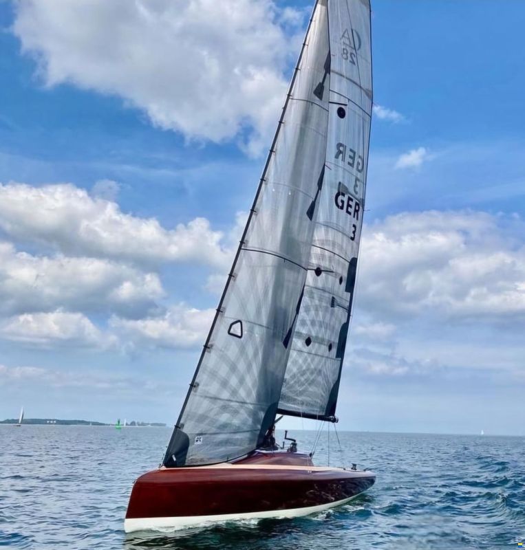 LA 28 Daysailer
