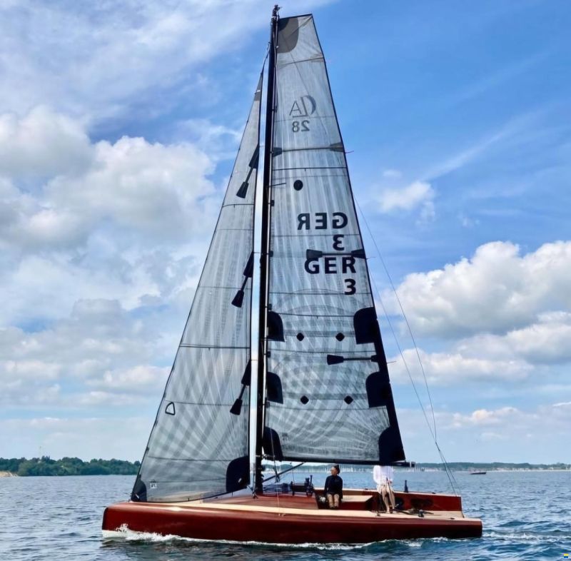 LA 28 Daysailer