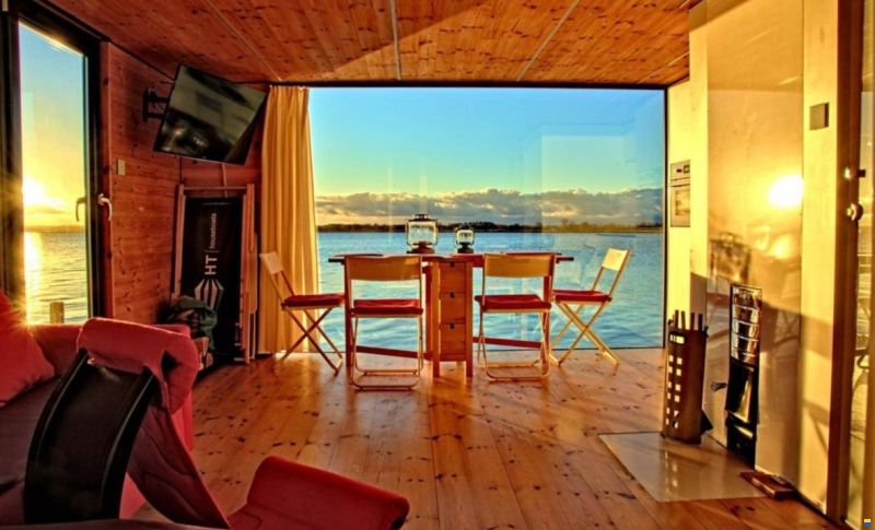 HT Houseboats HT10