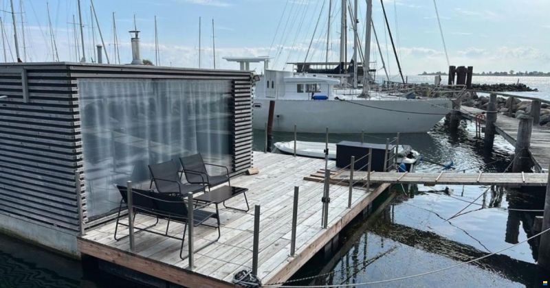 HT Houseboats HT10