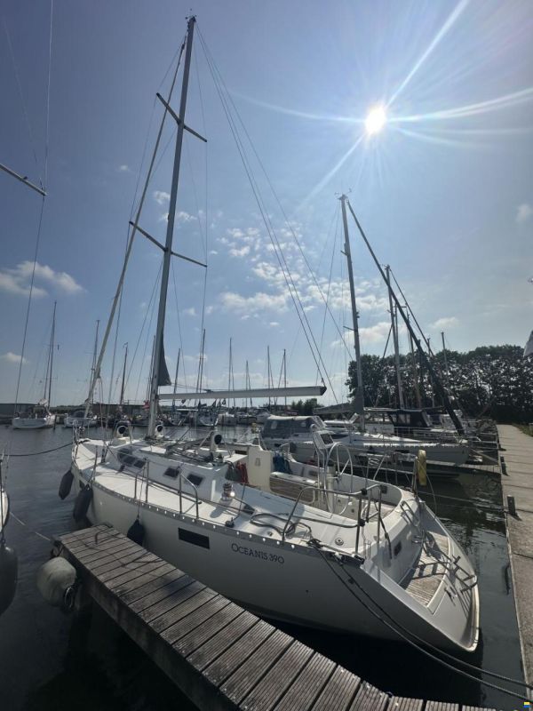 Beneteau Oceanis 390