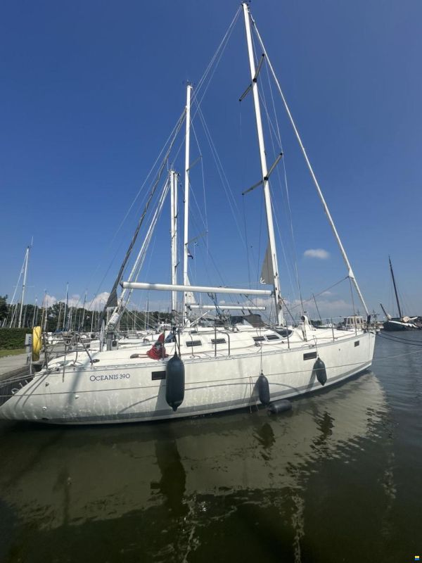 Beneteau Oceanis 390