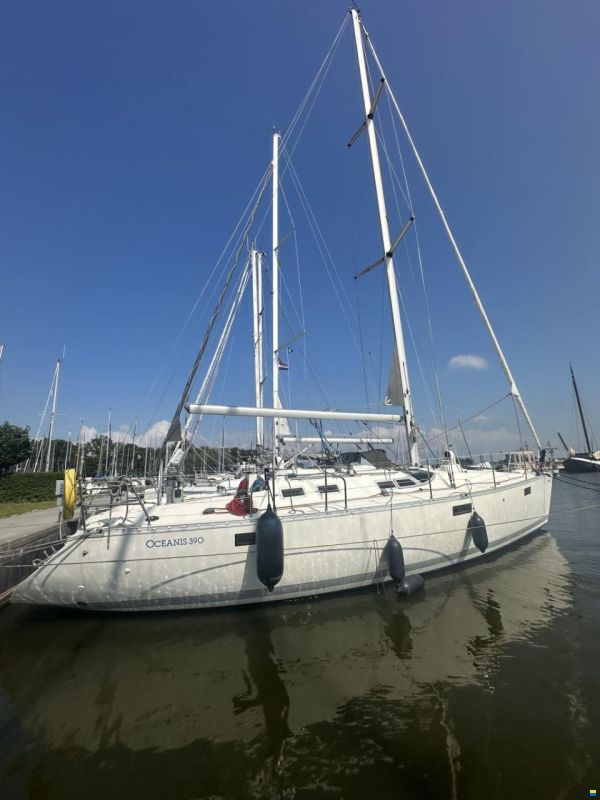 Beneteau Oceanis 390