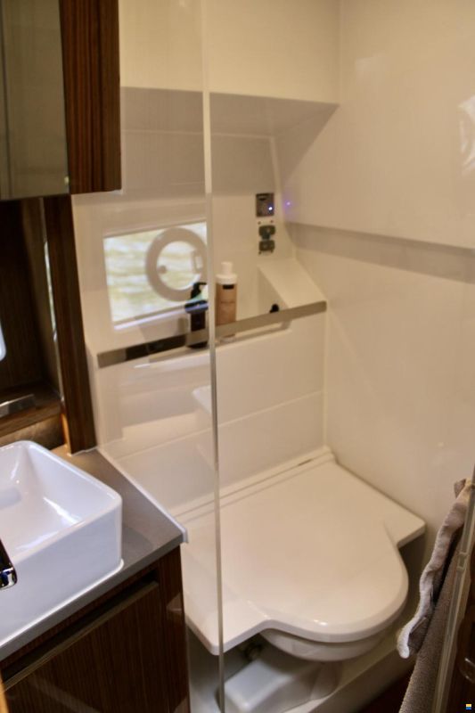 Sealine C335