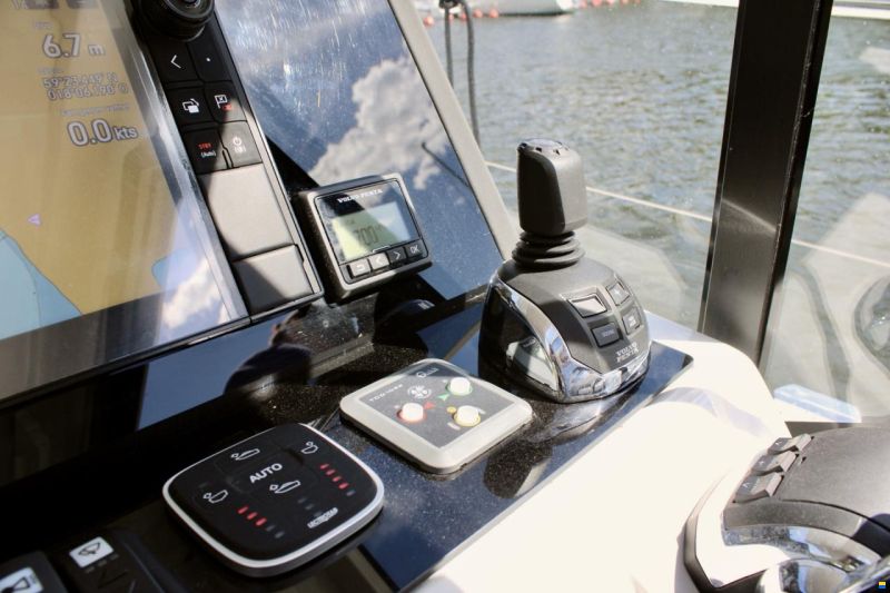 Sealine C335