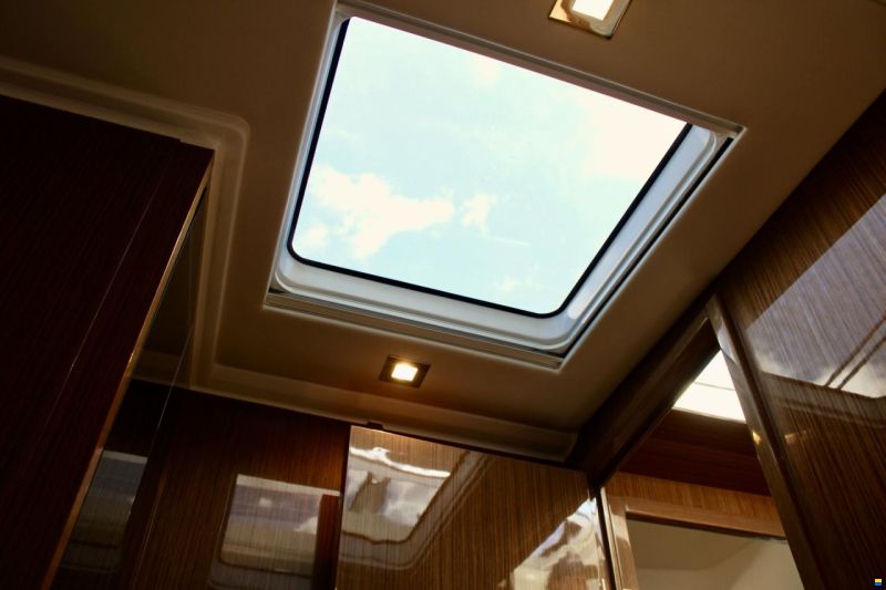 Sealine C335