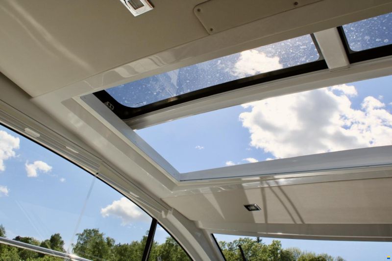 Sealine C335