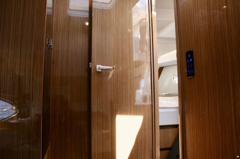 Sealine C335