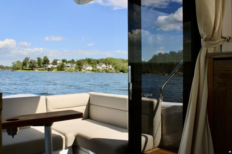 Sealine C335