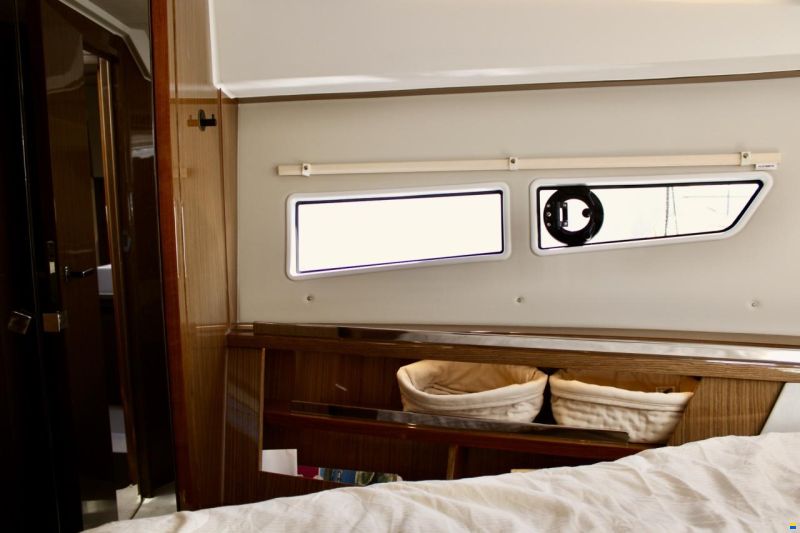 Sealine C335