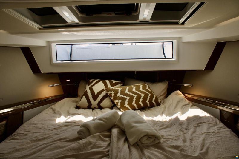 Sealine C335