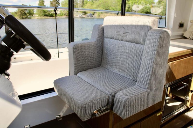 Sealine C335